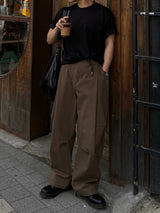 Unbalanced pintuck curved pants
