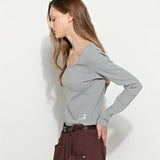Essential V-Neck Grey