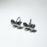 Silver ribbon one touch earring