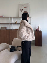 テディハグファジーハイネックファージャケット