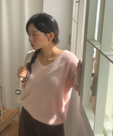 ソフトアンゴラVネックニット