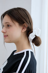 DAISY LACE SCRUNCHIE