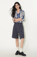 Wool blend short pants with pleated and segmented flat pocket design
