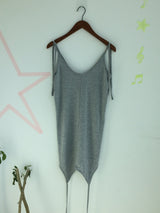 loose-fit strap sleeveless