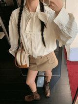 ストラップサテンストライプブラウス