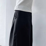 マットブラック シルエット ショーツ