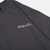 FAITH FADE - Diversity オーバーサイズTシャツ (ダークグレー)