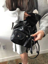 テオインバックルレザーポケットミニバックパック