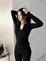 Button Slim V-Neck Knit
