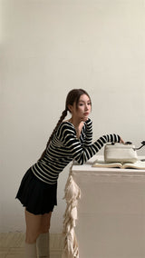 Wide V-neck striped long-sleeved knitwear