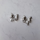 [ILLIT ウォンヒ Piercing] パフィーリボンピアス - Silver Color