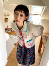Soft and loose embroidered apple pattern sweater