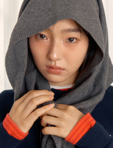 KNIT TRIANGLE SCARF (CHARCOAL)