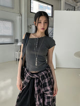 リブ編みアンバランスボタンショルダーTシャツ
