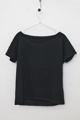 520 オフショルダーTシャツ (ブラック)