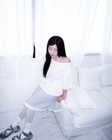 Needle note one shoulder top /white