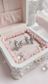 [ILLIT ウォンヒ Piercing] パフィーリボンピアス - Silver Color
