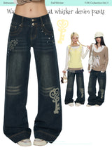 BETWEENAND Women’s jeans with a vintage wash effect and cat-eye details, designed to slim the figure – suitable for summer use