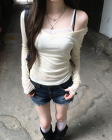 VネックTシャツ