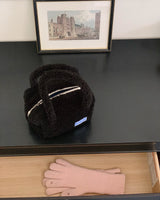 Handy pouch (furry black)