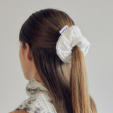 SOFT VELVET SCRUNCHIE (WHITE)