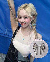 メタリックリキッドリボンピアス - シルバー