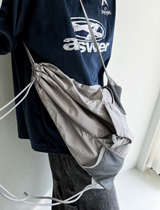 シルバーグロッシーストリングバックパック