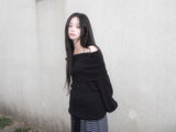 ブラッククリームオフショルダーニット