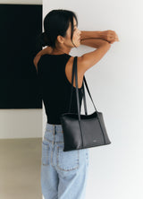 サラ BLACK