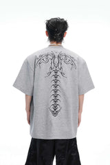エンブロイダードスパイングラフィックTシャツ