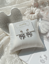 アドラーブルリボンハギーズピアス