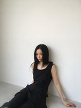 RUFFLE SLEEVELESS (BLACK)
