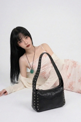 エッジー スタッズ ブラック ショルダー バッグ
