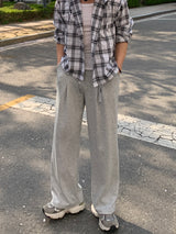 One-tuck wide pants