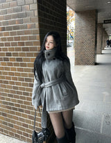 High-neck short strap coat