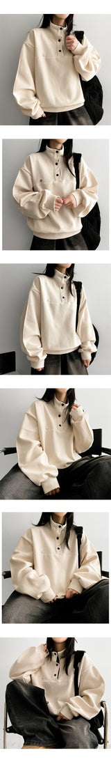 P.V. badge color button sweatshirt