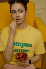 エンボスキャンパスラバーイエローショートスリーブTシャツ [Unisex]