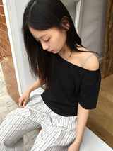 ユリミワンオフショルダールーズフィットTシャツ
