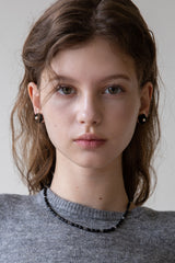 Gleaming knit flower earring (Black)