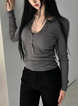 Button Slim V-Neck Knit