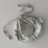 Shell-shaped comb keyring