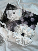 Winter rose scrunchie (White)