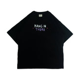 PEANUT STAIN - ハング イン ゼア ブラック オーバーサイズド Tシャツ