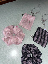 ドロウンド イン シークレッツ シュシュ Ver.2 (Violet)