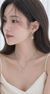 [NMIXX ジウ Necklace] ルナ ブロッサム レイヤード ネックレス - Silver color