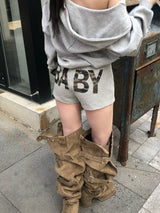 リングスタッデッドフーディー