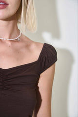 OFF SHOULDER SHIRRING TOP / D.BROWN