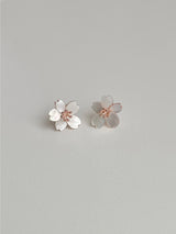Mother-of-pearl cherry blossom earrings