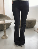 ダークブラックウォッシングピンタックブーツカットデニムパンツ