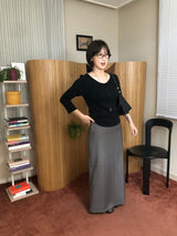 Semi long skirt